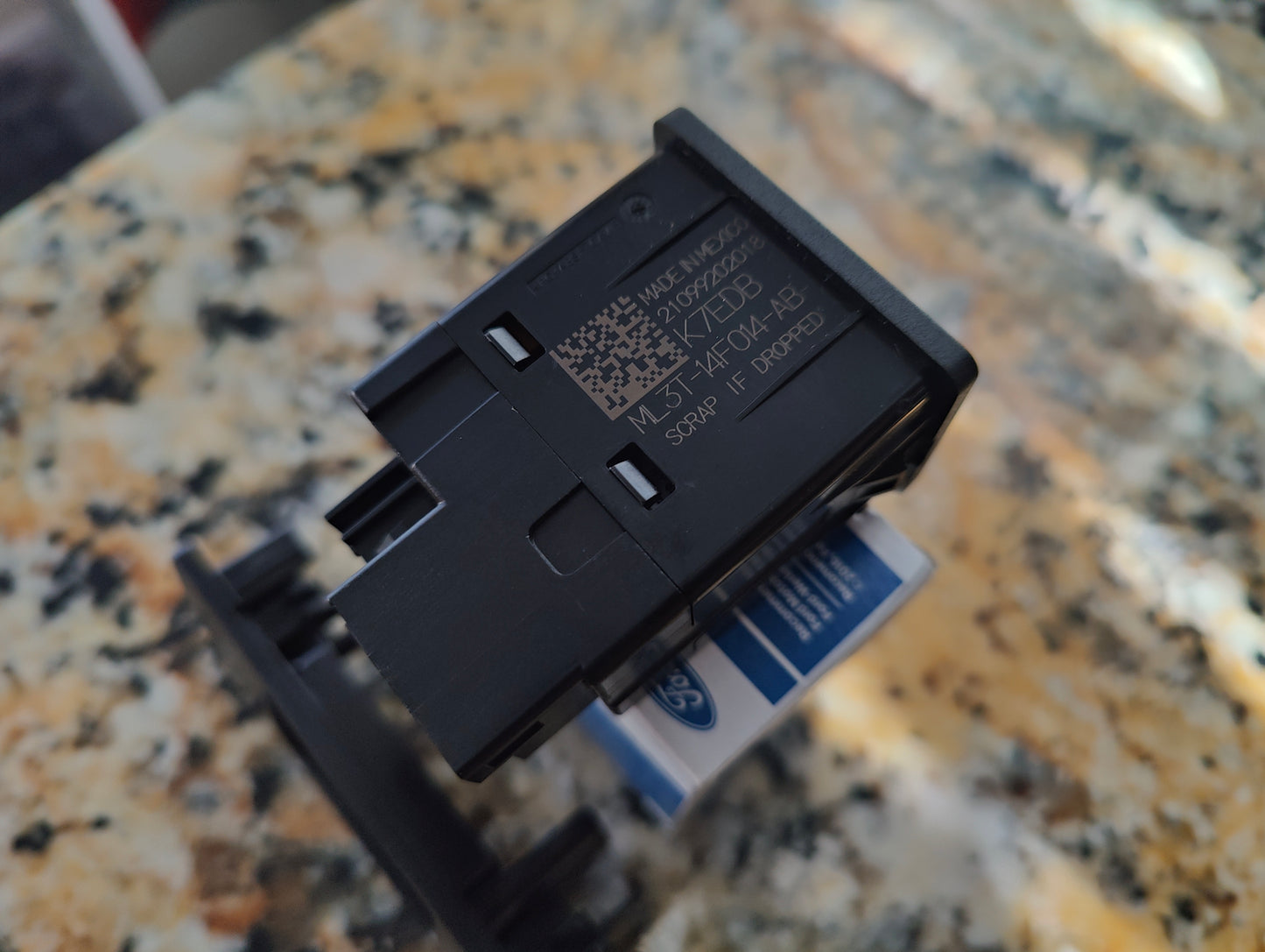Lincoln Ford SYNC 3 4 Upgrade USB Type-C Hub USB Interface Module Hub OEM + Large Socket Bracket