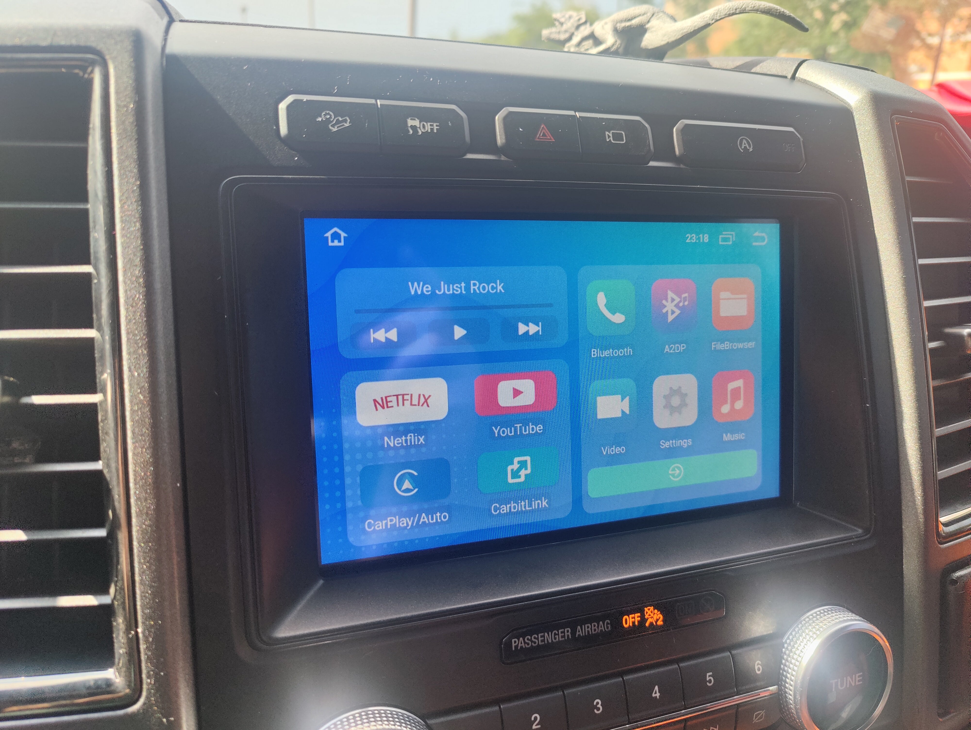 Wireless Apple CarPlay and Android Auto Netflix YouTube Support